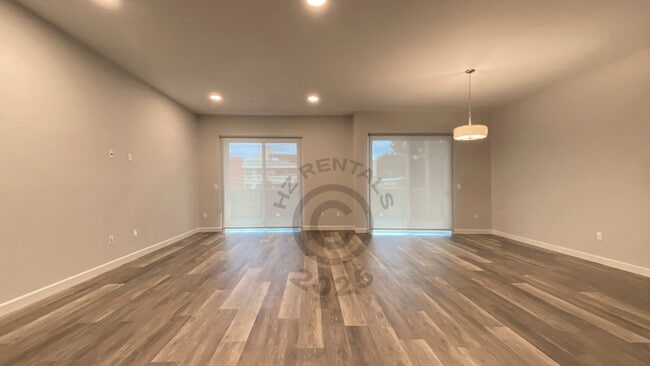 Building Photo - 4663 Cahuenga Blvd