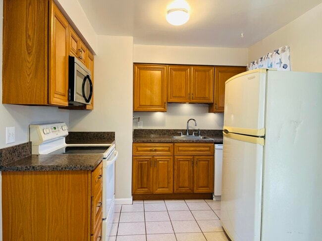 Photo - 981 Poinsetta St