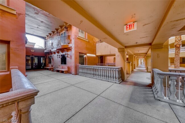 Photo - 20 Via Mantova Unidad 101