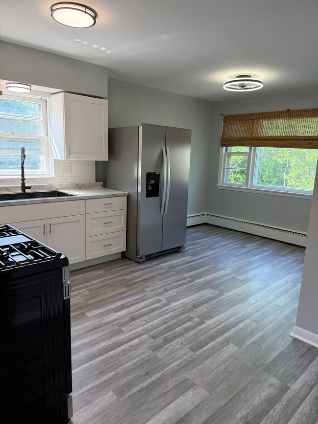 Photo - 5558 W Wilson Ave Unit 2 FL