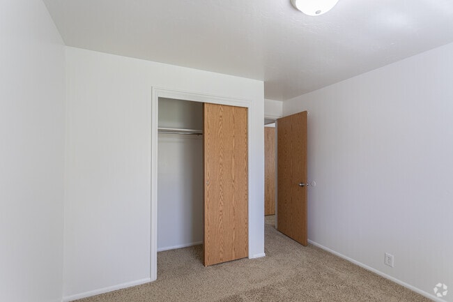 2BR, 1BA - 1,000SF