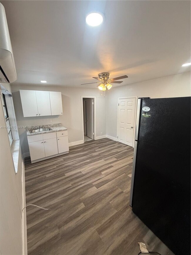 Building Photo - 531 NE 58th St Unit 2