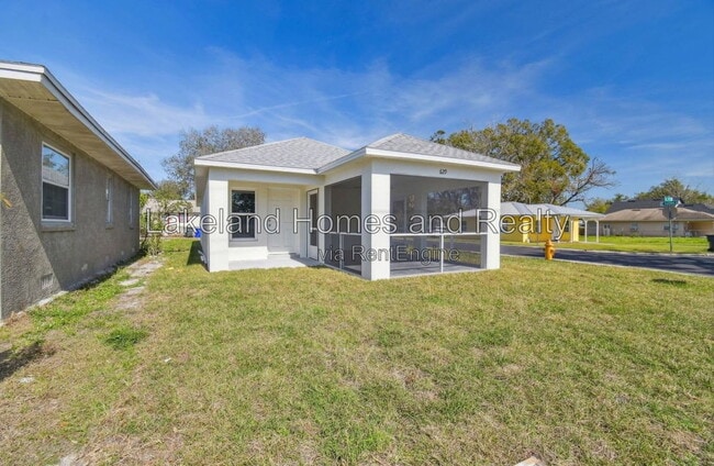 Photo - 629 W 7th St