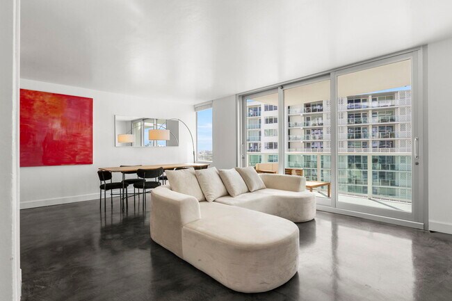 Photo - 1000 West Ave Unidad # 1029