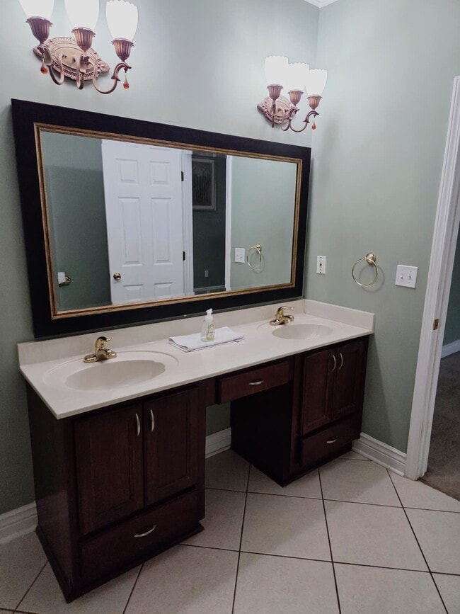 Photo - 127 Montrose Ln