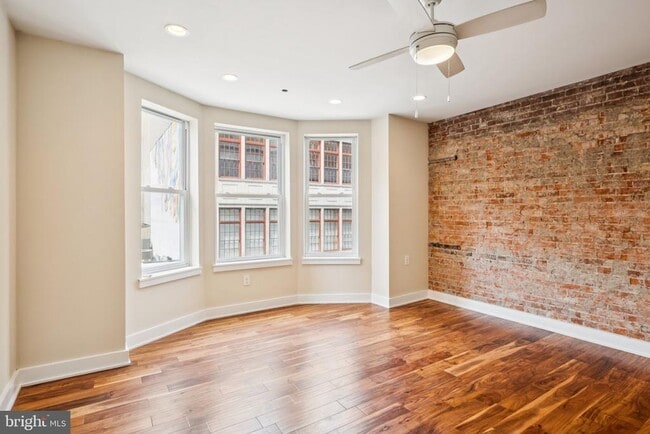 Building Photo - 131 S 13th St Unit 3F