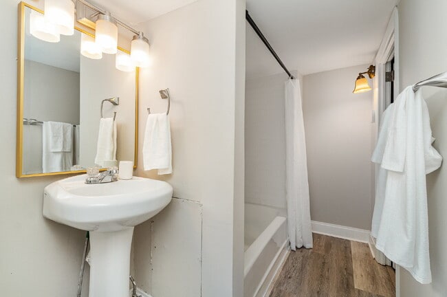 Photo - 321 W Mifflin St