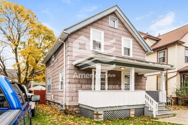 Photo - 151 Mohawk St
