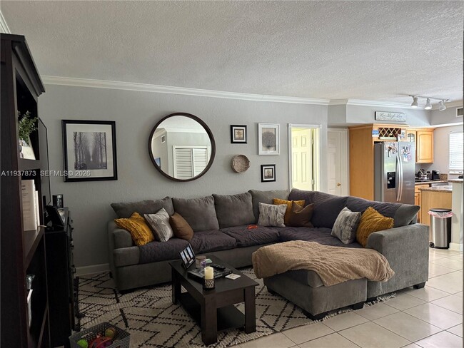 Building Photo - 924 SE 2nd St Unit 17