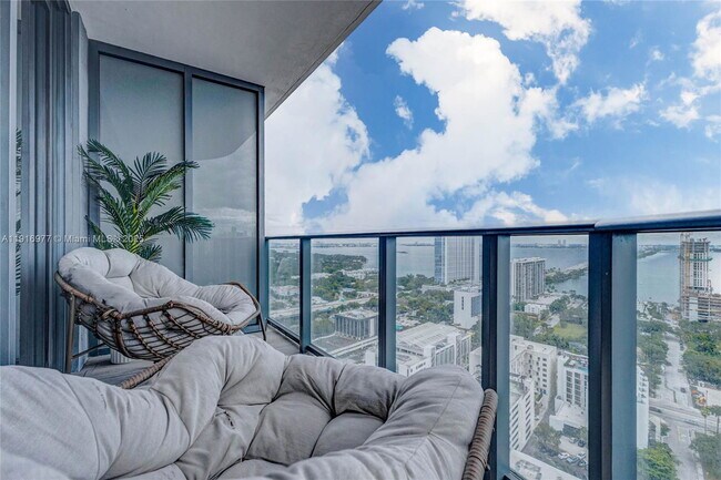 Photo - 121 NE 34th St