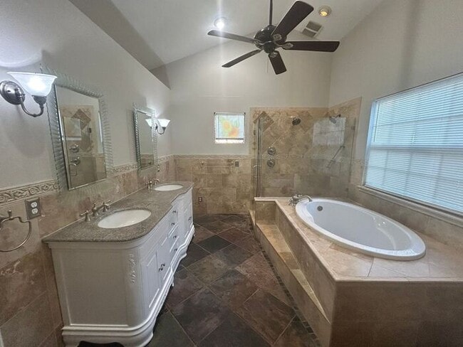 Photo - 404 Belmont St