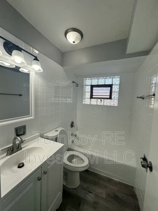 Photo - 1015 E 150th Pl