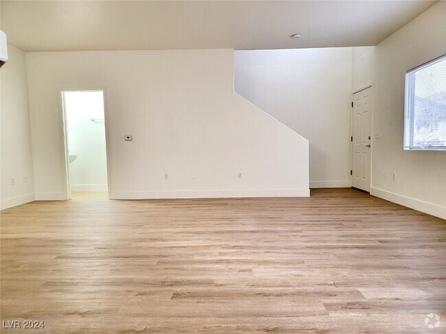 Building Photo - 2050 N Los Feliz St Unit 120 Rental