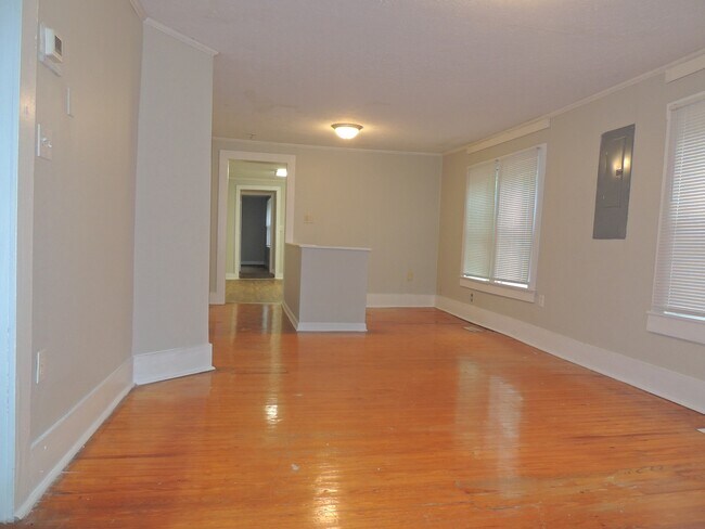 Photo - 1505 Murchison Rd