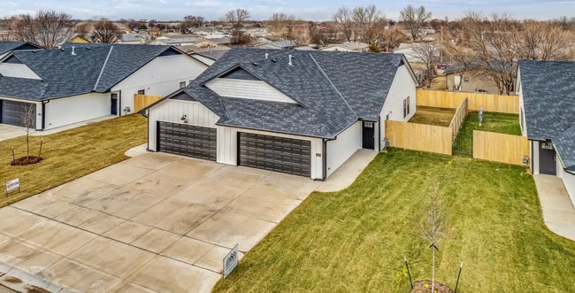 Photo - Don't Miss Out on this beautiful Duplex!