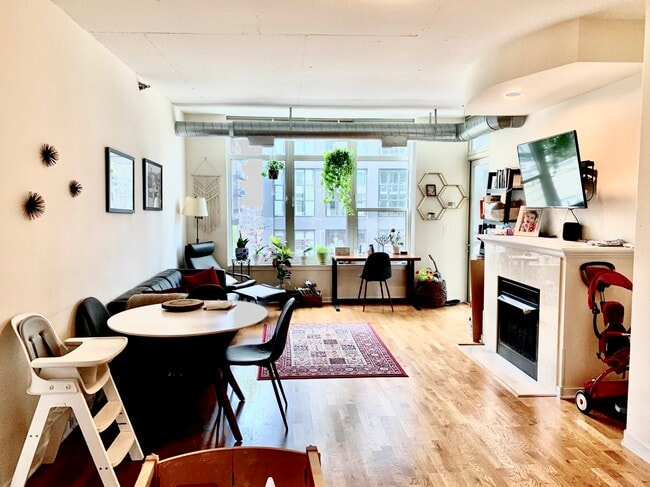 Building Photo - 909 W Washington Blvd Unit 412