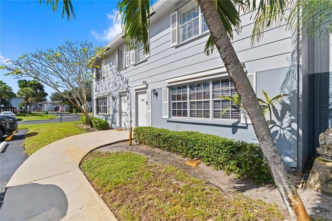 Building Photo - 8089 SW 18th Ct Unit 2-7