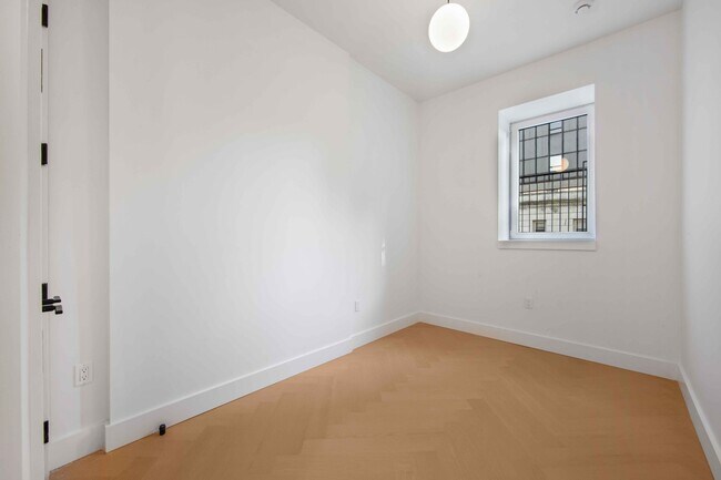 Photo - 321 E 17th St Unit 3A