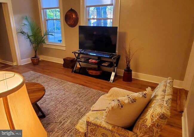 Photo - 404 N Main St