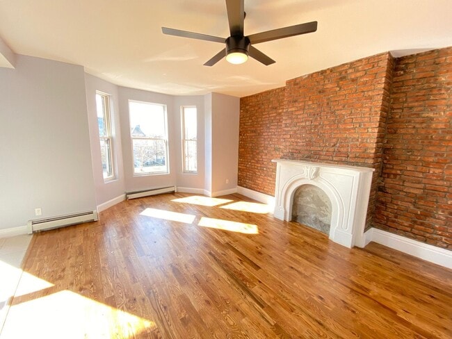 Building Photo - 10 Farrington St Unit 3