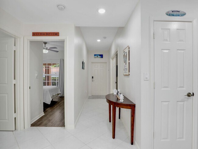 Photo - Stylish Getaway in the Heart of Naples – 3...