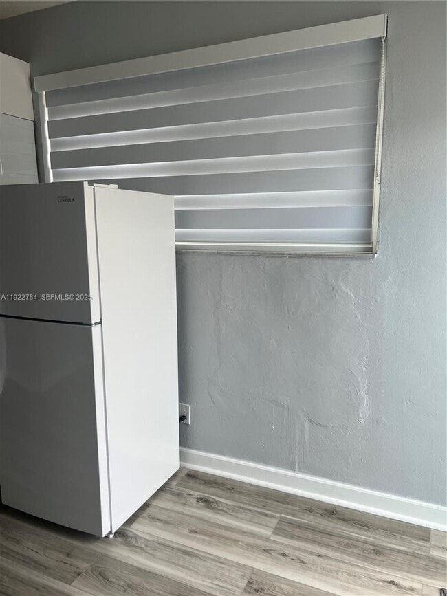 Photo - 715 E 49th St Unit 1