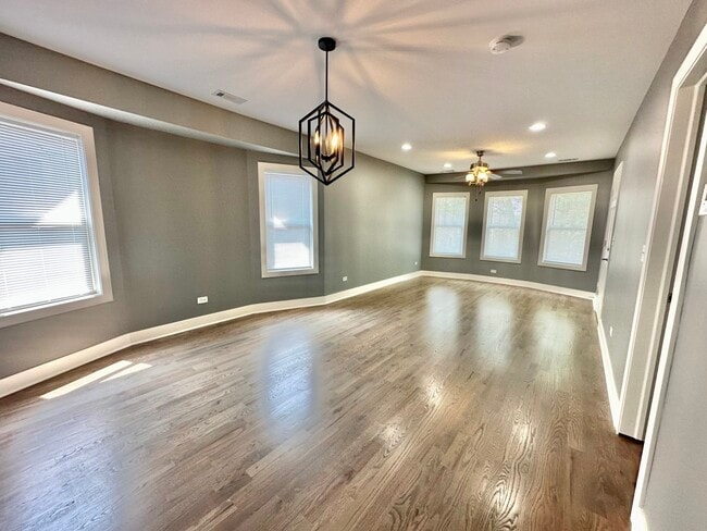 Photo - 2233 N Lawler Ave Unit 1