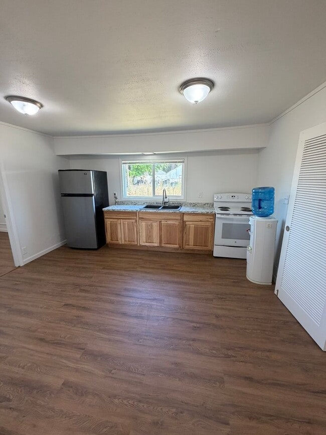 Photo - 3 Bedroom house on U&D Nursery Property!