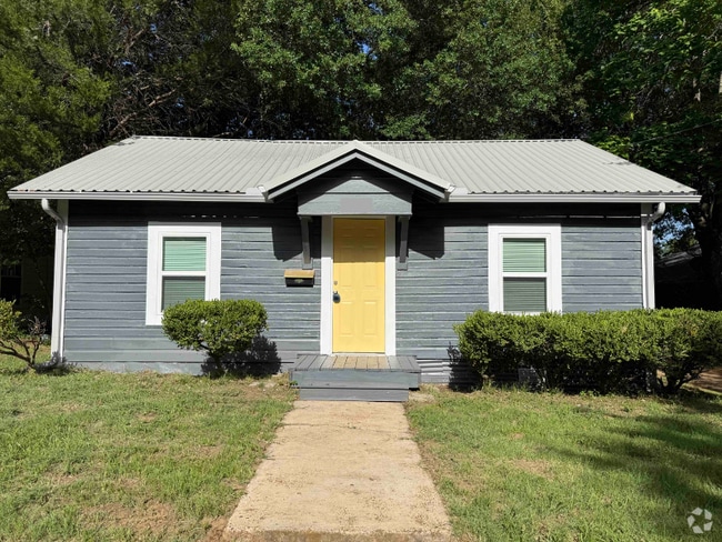 Building Photo - 644 9th St SE Rental