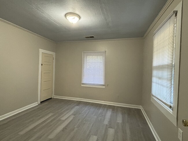 Photo - 1614 Reeves St