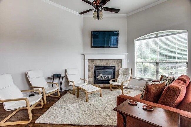 Photo - 2203 Kirby St