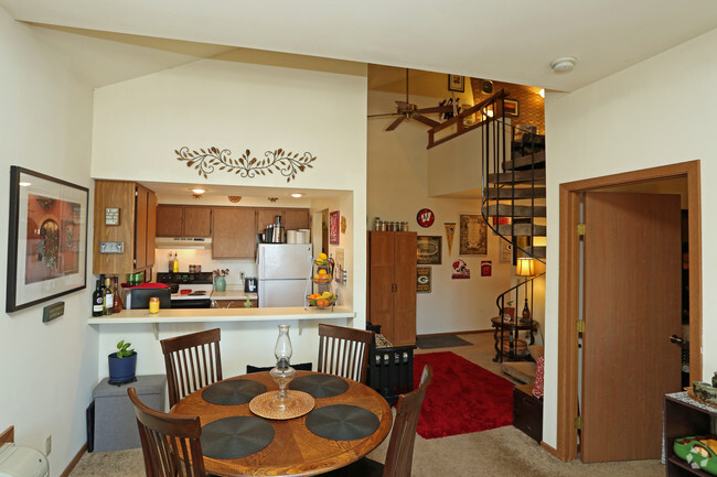 Eating area - Big Sky Manor & High Point Manor Apartments