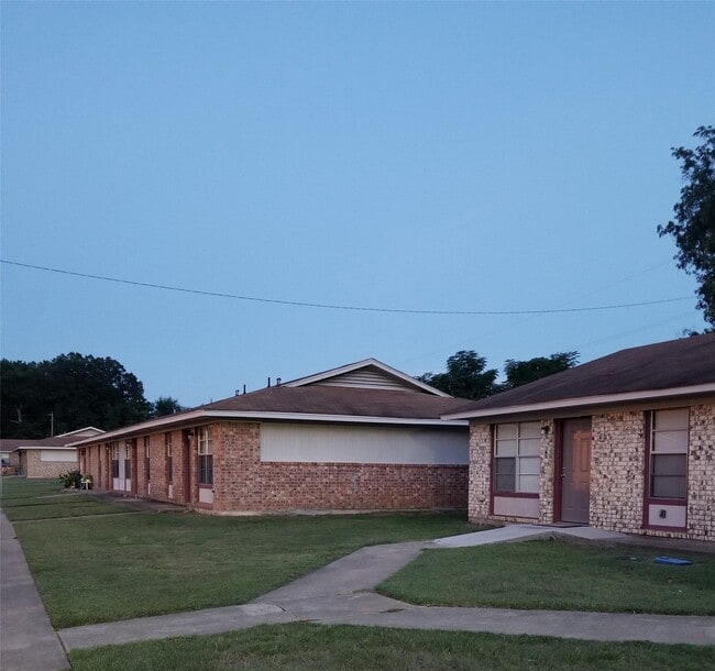 Photo - 1300 Courtland Rd