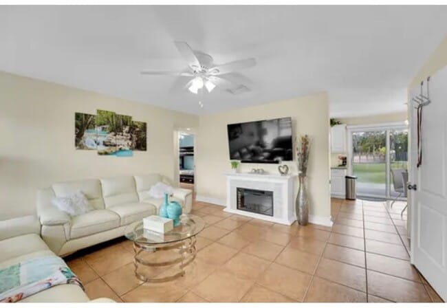 Photo - 715 S Jenkins Rd House