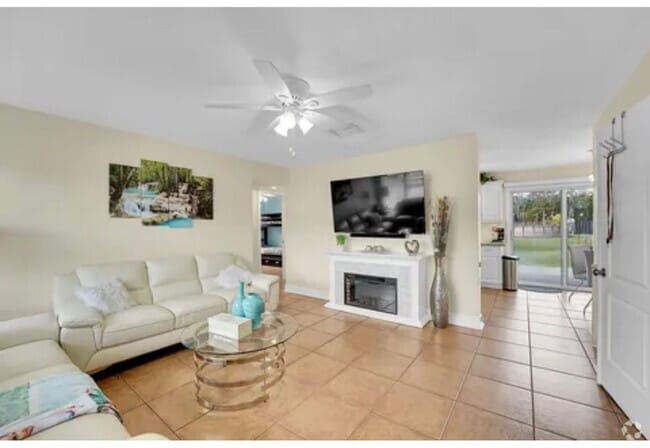 Building Photo - 715 S Jenkins Rd Rental