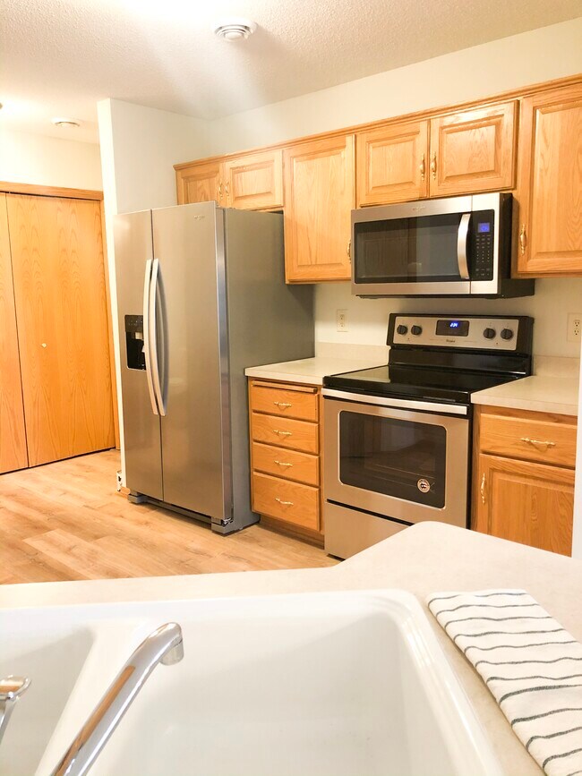 8437 Yukon Circle North Townhome Townhome Rental in Champlin MN