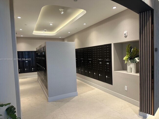 Photo - 700 NE 24th St Unidad 2605