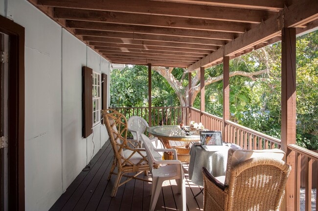 Photo - 1 bedroom with Bathroom and a Shared kitch...