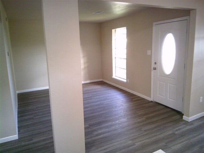 Photo - 11642 Harrow St