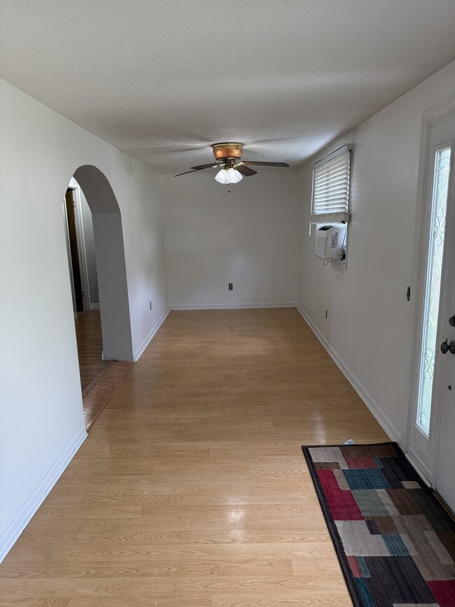 Photo - 225 Daniel St