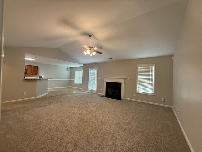 Photo - For Rent - 4 bedrooms - close to 295