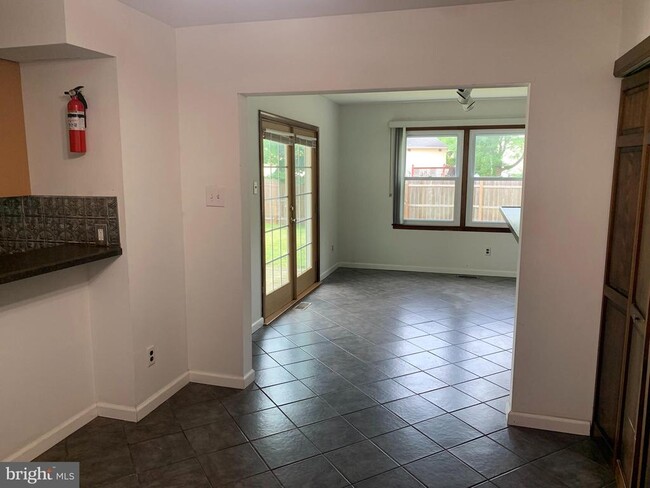 Photo - 402 Carpenter St