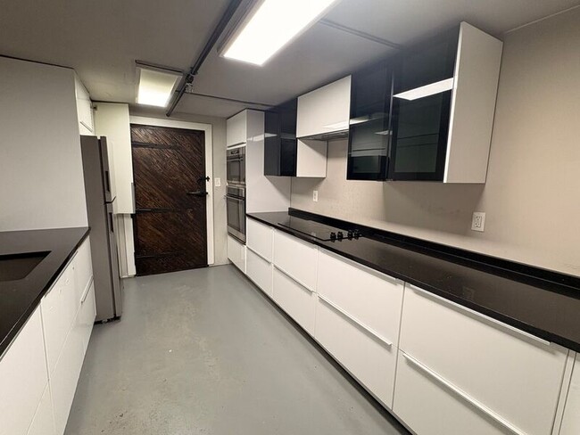 Building Photo - 808 N Calvert St Unit 2