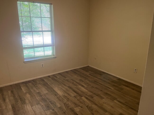 Building Photo - 14619 Wind Lawn Dr