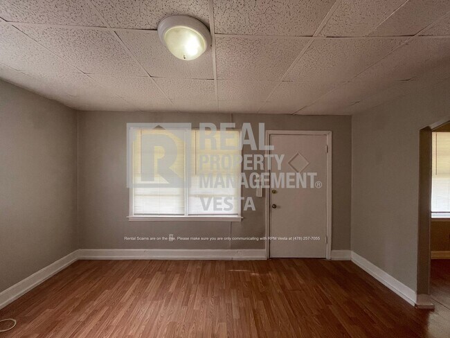 Photo - 3419 Walker St