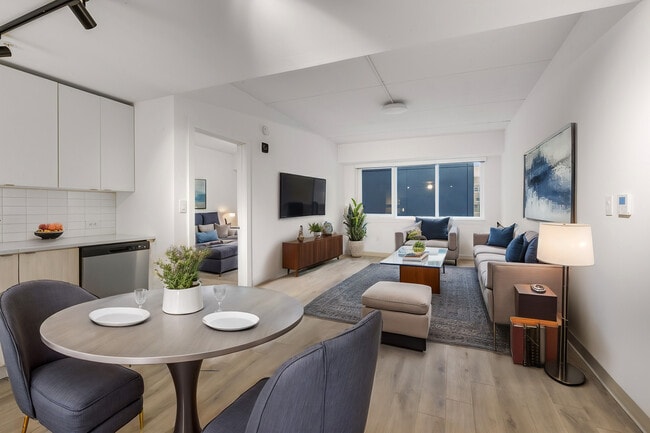 Photo - Mily on Green