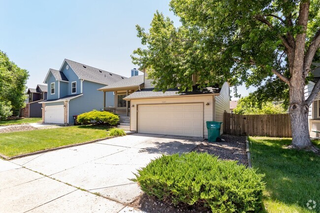 Building Photo - Charming 4-Bedroom Retreat with Modern Upd... Rental