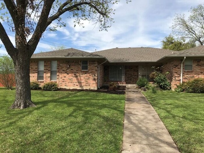 Building Photo - Richardson 2 Bedroom 2 Bathroom and 1 Car ... Rental