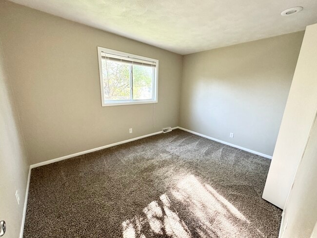 Bedroom - 503 W Valley Dr Unit 501