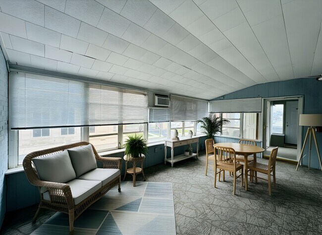 Photo - 1369 W Market St Unit 2nd Floor